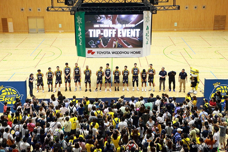 201718tipoff00011.jpg